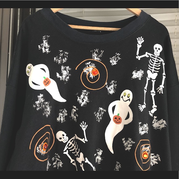 Sweaters - Vintage Halloween Sweatshirt